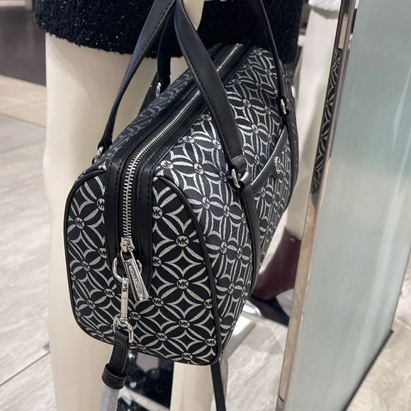 MICHAEL KORS JST TRAVEL MEDIUM DUFFLE SATCHEL SHOULDER CROSSBODY BAG MK BLACK - Picture 2 of 16